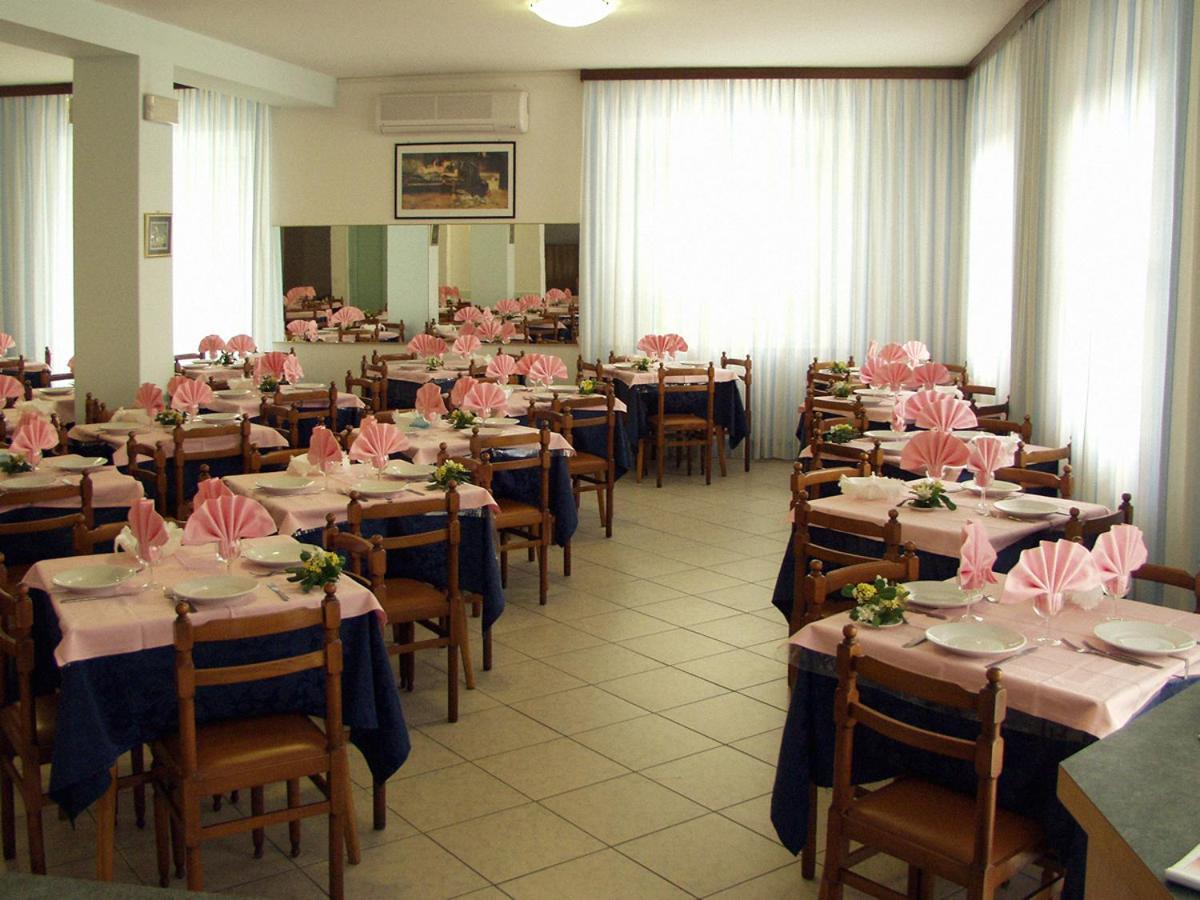 Hotel Trinidad Rimini Kültér fotó