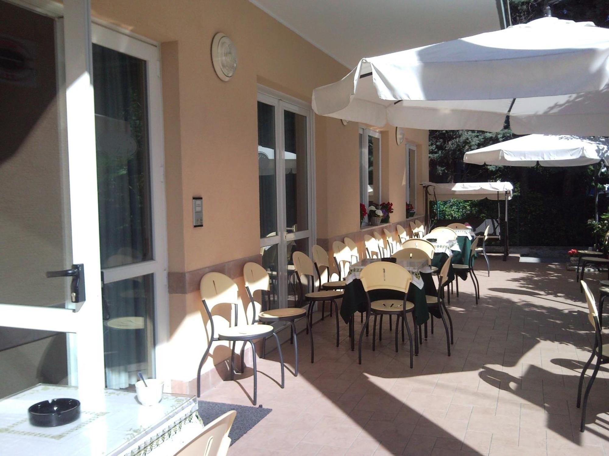 Hotel Trinidad Rimini Kültér fotó