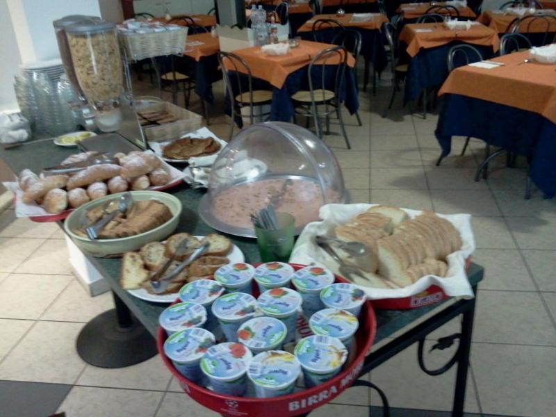 Hotel Trinidad Rimini Kültér fotó