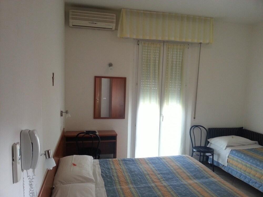 Hotel Trinidad Rimini Kültér fotó