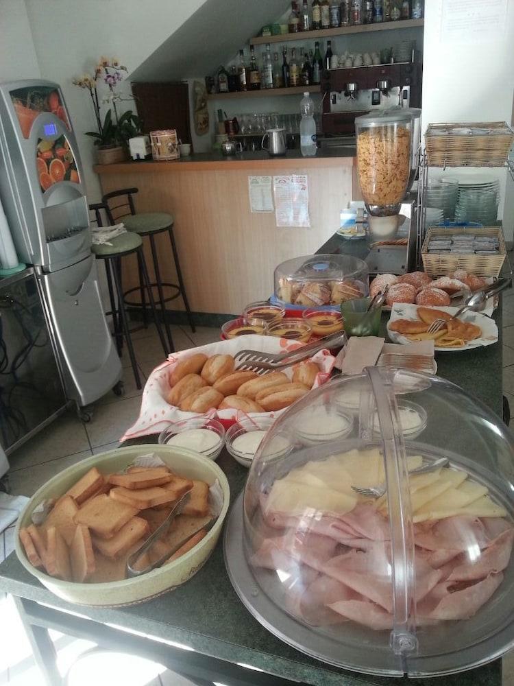 Hotel Trinidad Rimini Kültér fotó