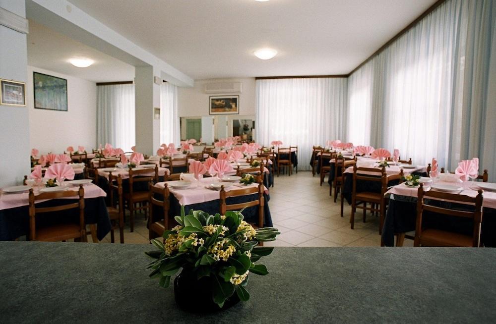 Hotel Trinidad Rimini Kültér fotó